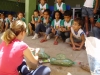 alunos-aprendem-a-fazer-jardineiras-com-pets-recicladas-escola-anesio-leao-petrolina-pe-17-10-2012
